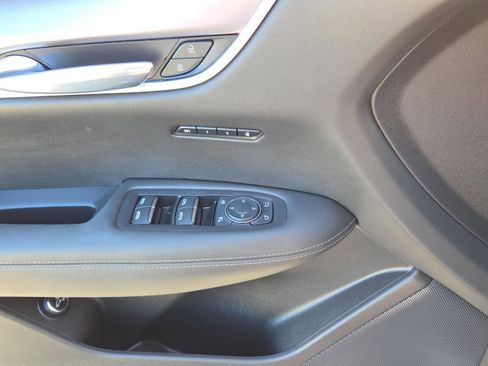 Used 2023 Cadillac XT6 Luxury image 32