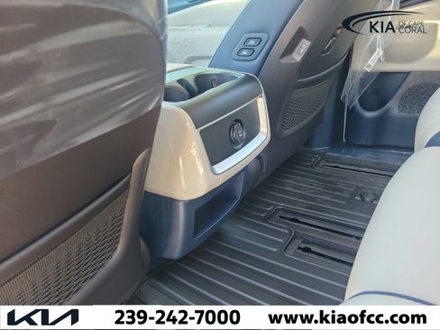New 2026 Kia Carnival EX FWD image 17
