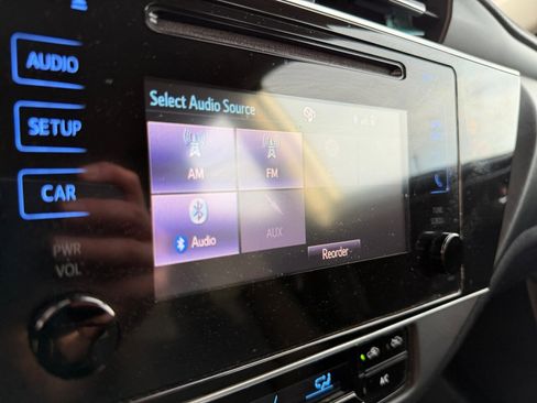 Used 2019 Toyota Corolla LE image 19