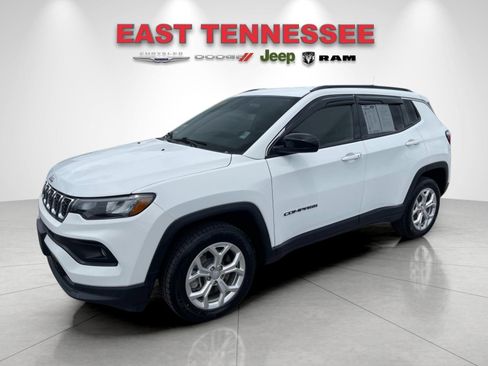 Used 2024 Jeep Compass Latitude AWD/4WD image 7