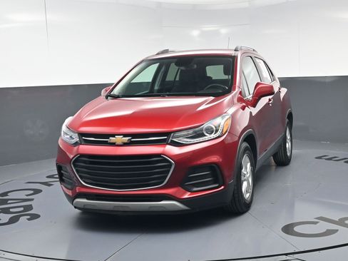 Used 2020 Chevrolet Trax LT w/ Driver Confidence Package image 11