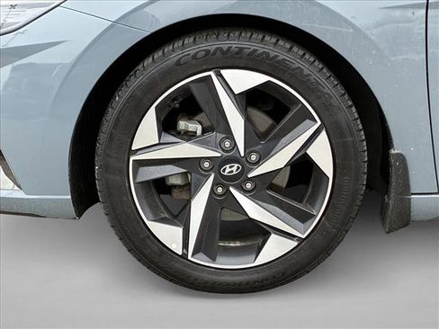 Used 2022 Hyundai Elantra SEL w/ Convenience + Premium Package image 9