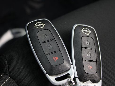 Used 2024 Nissan Rogue S image 27