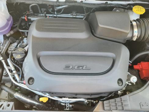 New 2027 Chrysler Pacifica Select w/ Family Tech Group FWD image 24
