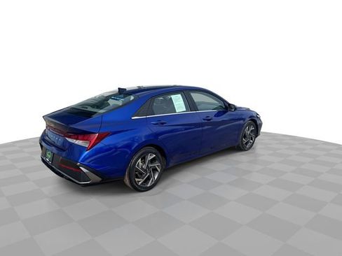 Used 2025 Hyundai Elantra SEL FWD image 9