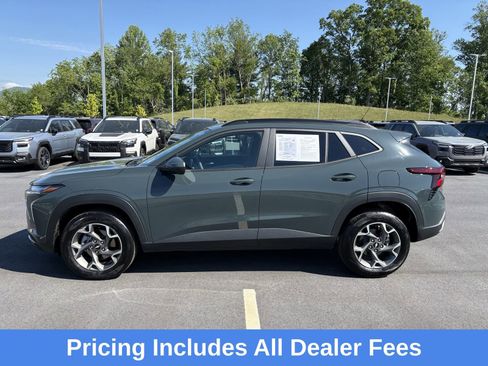 Used 2025 Chevrolet Trax LT FWD image 6