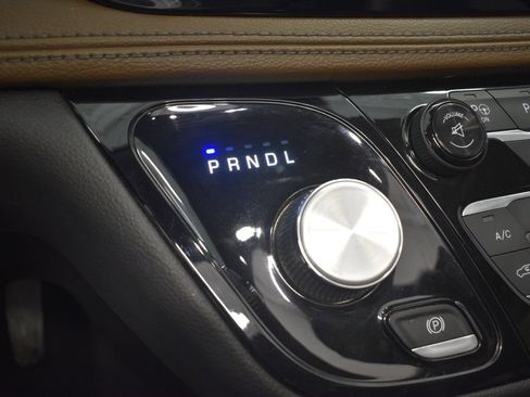 Used 2017 Chrysler Pacifica Limited image 41