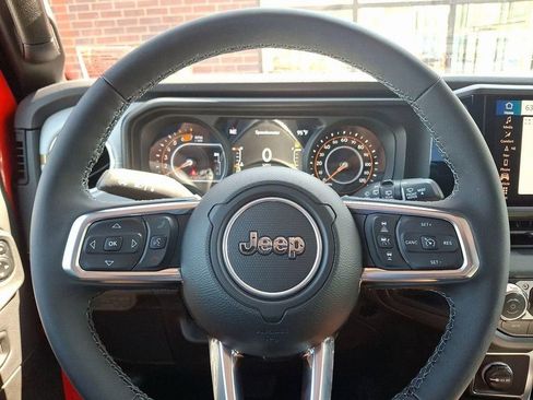 New 2025 Jeep Wrangler Unlimited Sahara w/ Technology Group AWD/4WD image 18