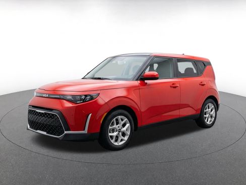 Used 2025 Kia Soul LX w/ LX Technology Package FWD image 3