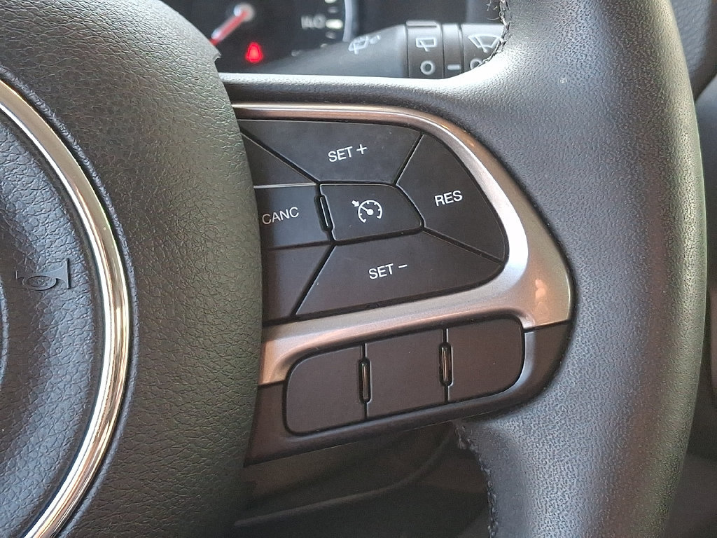 Used 2022 Jeep Renegade Latitude AWD/4WD image 23