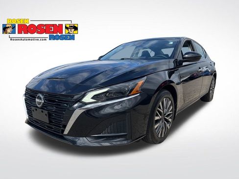 Used 2023 Nissan Altima 2.5 SV w/ SV Premium Package image 1