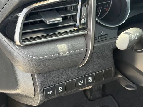 Used 2020 Toyota Camry SE w/ Sunroof Package FWD image 8