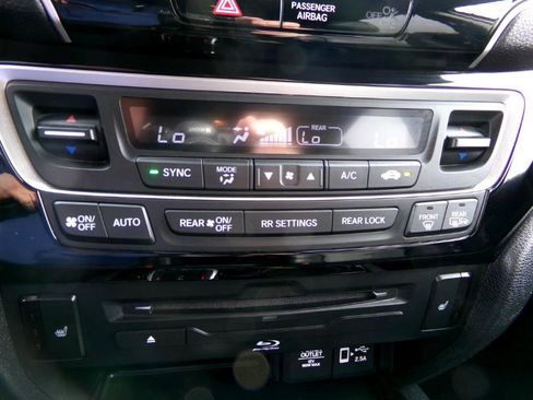 Used 2022 Honda Pilot Touring image 23