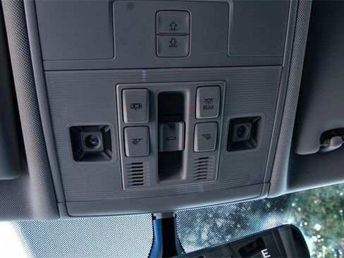 Used 2020 Volkswagen Tiguan SE w/ Panoramic Sunroof Package image 26