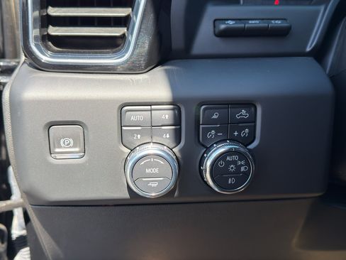 Used 2023 GMC Sierra 1500 Denali w/ Technology Package AWD/4WD image 18