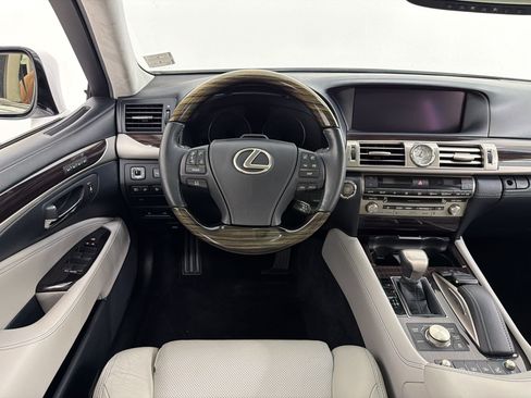 Used 2017 Lexus LS 460 L w/ Ultra Luxury Package RWD image 31