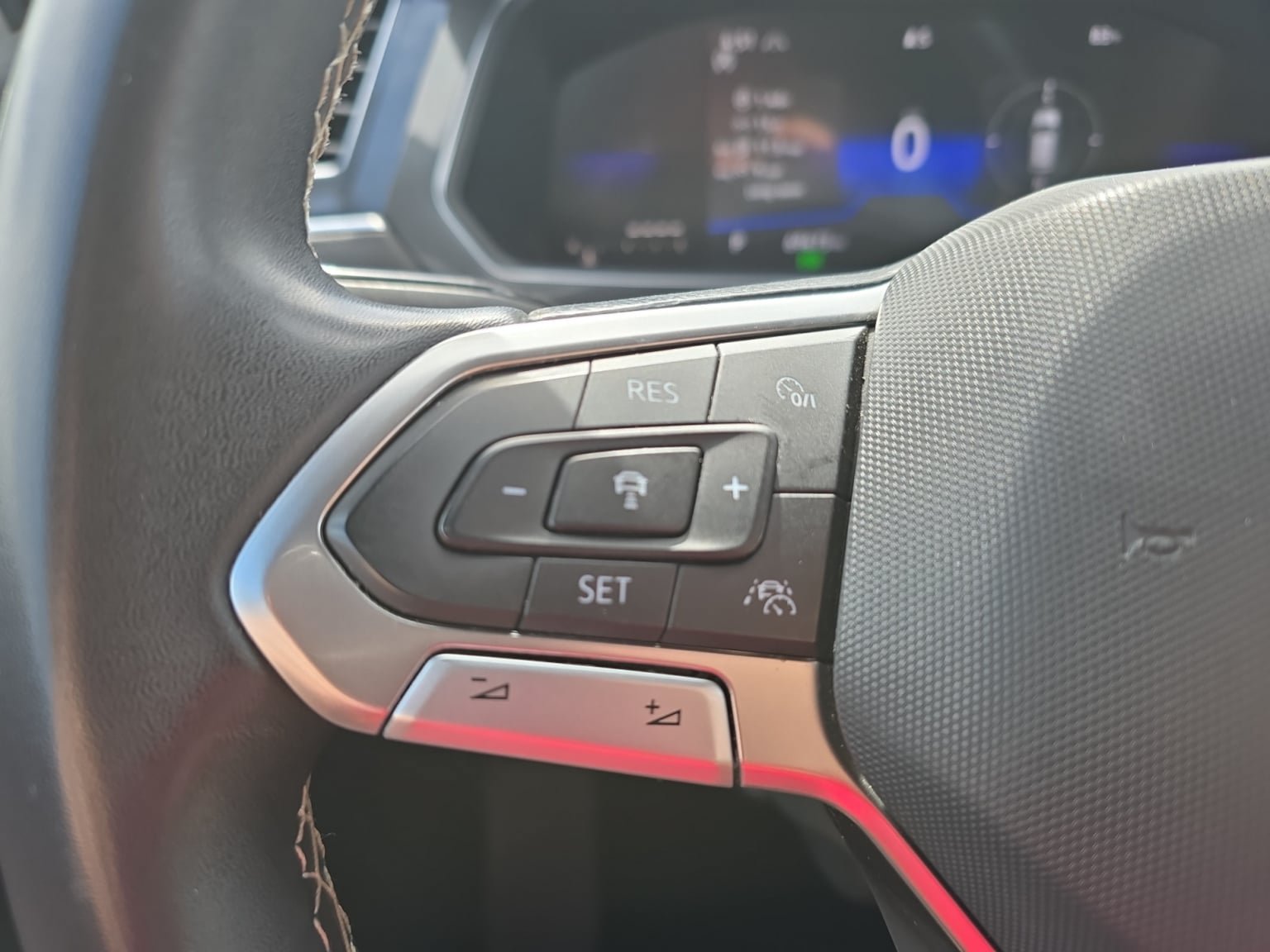 Used 2023 Volkswagen Tiguan SE AWD/4WD image 22