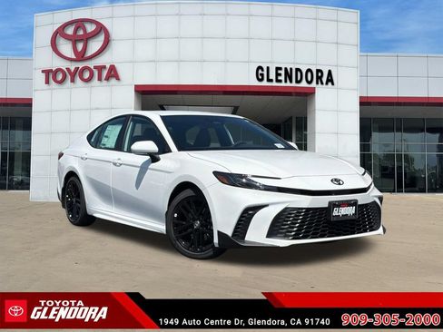 New 2026 Toyota Camry SE FWD image 1