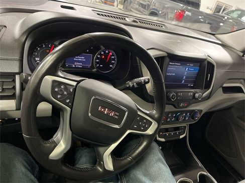 Used 2022 GMC Terrain SLT image 14