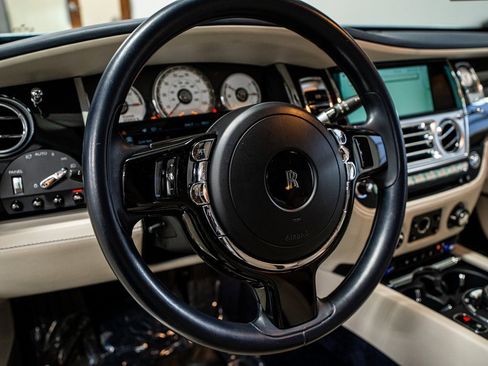 Used 2017 Rolls-Royce Wraith image 38