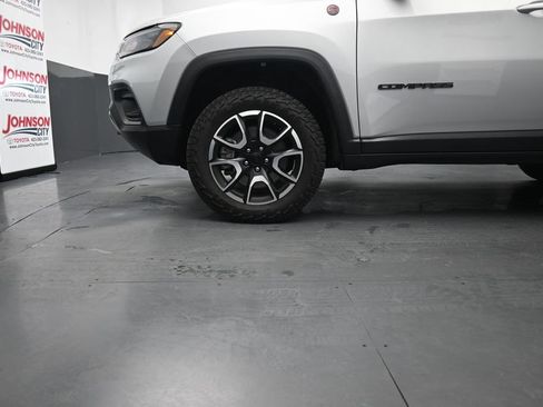 Used 2024 Jeep Compass Trailhawk AWD/4WD image 15