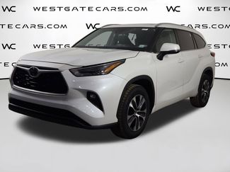 Used 2022 Toyota Highlander XLE 360° Tour