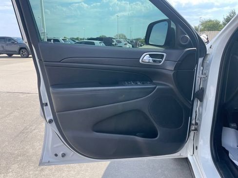 Used 2017 Jeep Grand Cherokee Altitude AWD/4WD image 20
