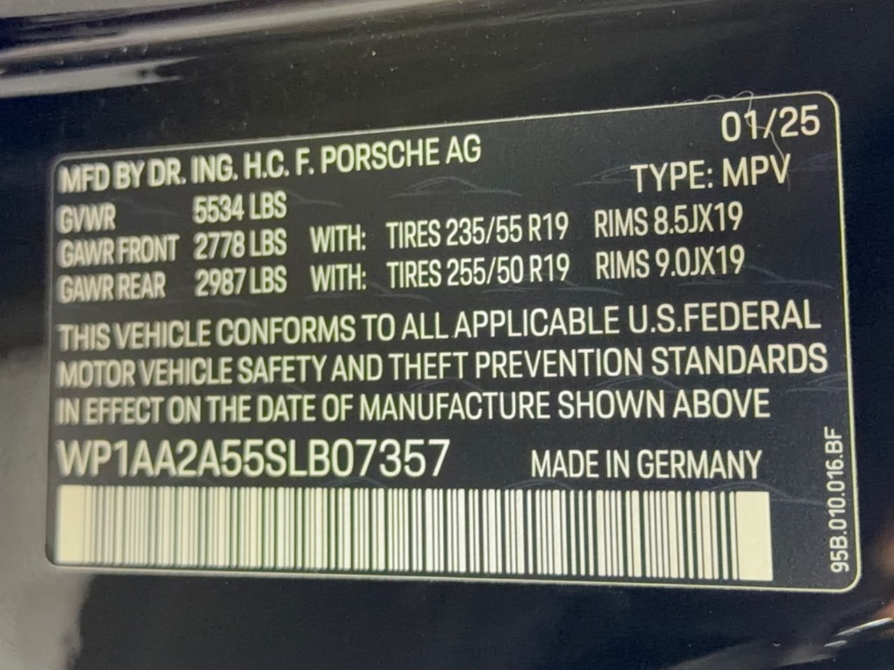 Certified 2025 Porsche Macan w/ Premium Package Plus AWD/4WD image 34