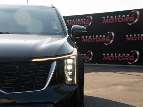 Used 2024 Kia Sorento S image 11