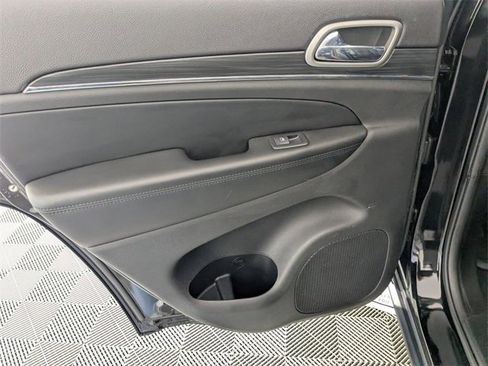 Used 2019 Jeep Grand Cherokee Limited image 28