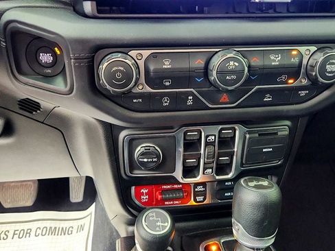 Used 2026 Jeep Wrangler Unlimited Rubicon AWD/4WD image 17