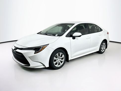 Used 2026 Toyota Corolla LE FWD image 3
