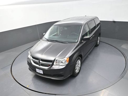Used 2018 Dodge Grand Caravan SE w/ UConnect Hands-Free Group FWD image 16