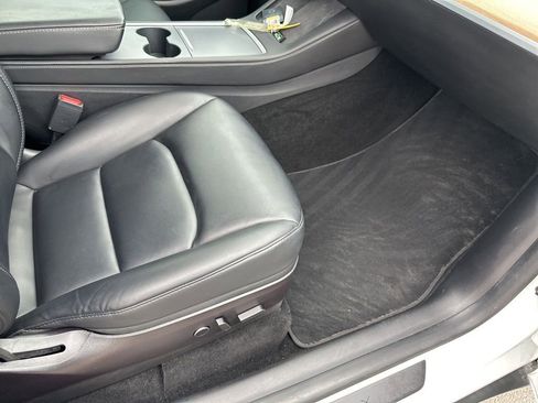 Used 2021 Tesla Model Y Long Range image 16