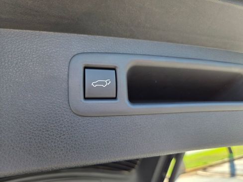 New 2026 Toyota Highlander Platinum AWD/4WD image 13