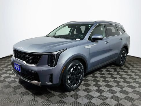 Used 2024 Kia Sorento S FWD image 3