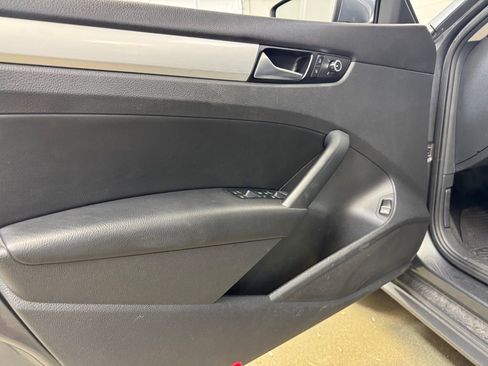Used 2013 Volkswagen Passat 2.5 SE FWD image 8