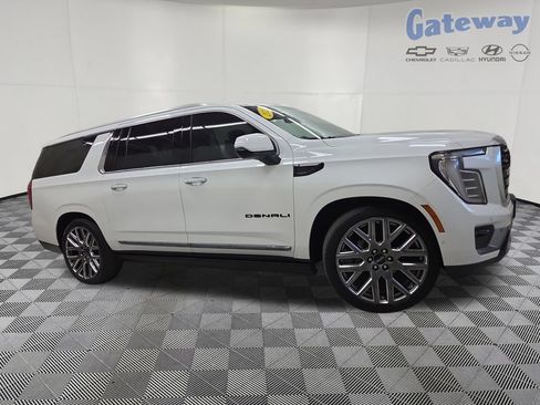 Used 2025 GMC Yukon XL Denali Ultimate AWD/4WD image 1