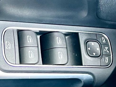 Certified 2023 Mercedes-Benz EQB 300 4MATIC image 37