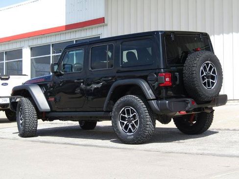 Used 2025 Jeep Wrangler Unlimited Rubicon w/ Convenience Group AWD/4WD image 10