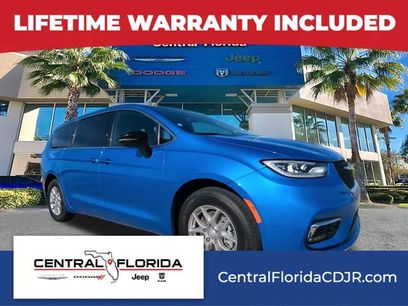 New 2026 Chrysler Pacifica Select