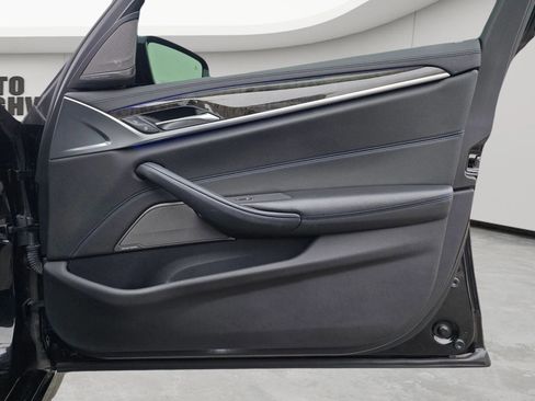 Used 2018 BMW 530e xDrive image 29