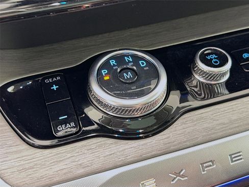 Used 2025 Ford Expedition Max Platinum image 19