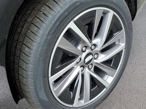 New 2027 Cadillac Vistiq Sport w/ LPO, Floor Liner Package AWD/4WD image 9
