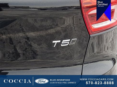 Used 2020 Volvo XC40 T5 Momentum w/ Protection Package Premier image 30