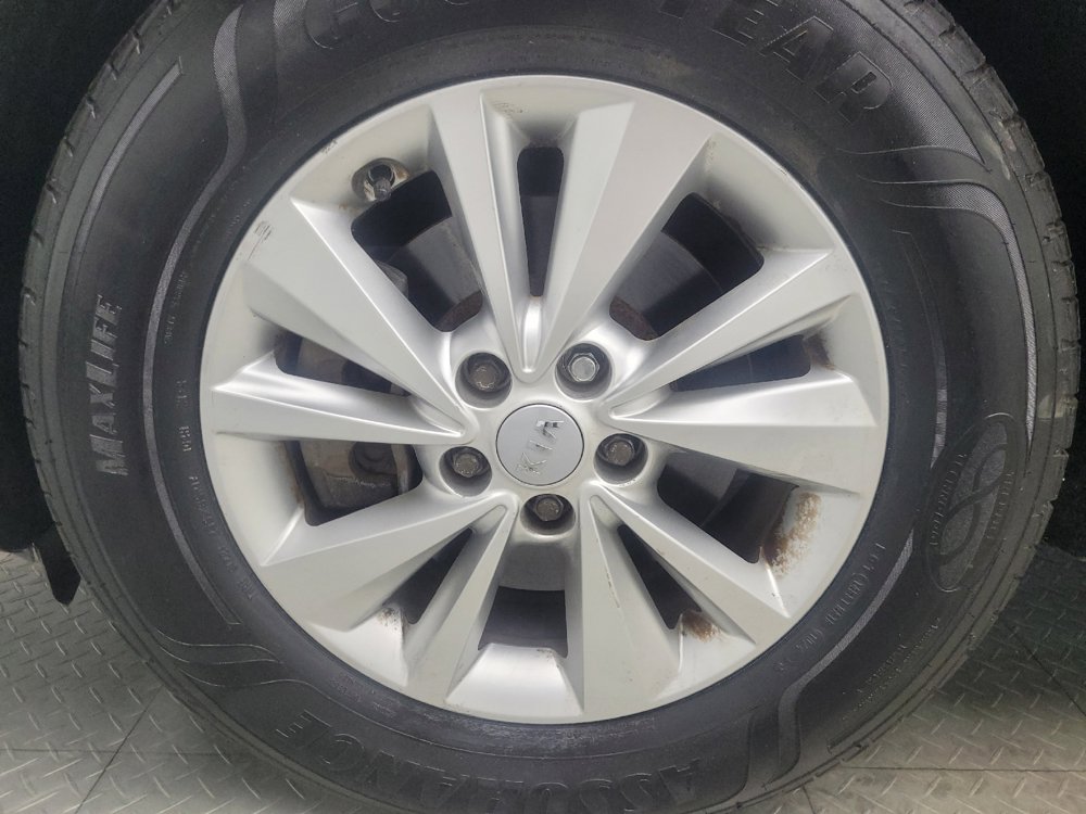 Used 2015 Kia Sedona LX w/ LX Convenience Package FWD image 31