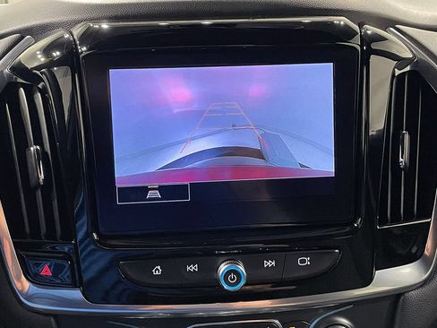 Used 2023 Chevrolet Traverse LT FWD image 4