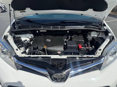 Used 2019 Toyota Sienna LE FWD image 9
