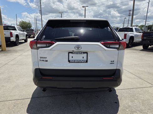 Certified 2021 Toyota RAV4 LE AWD/4WD image 8