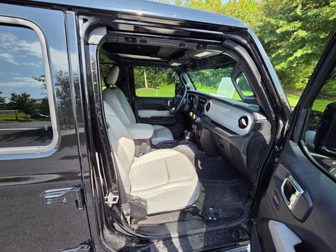 Used 2023 Jeep Wrangler Unlimited Sahara AWD/4WD image 22
